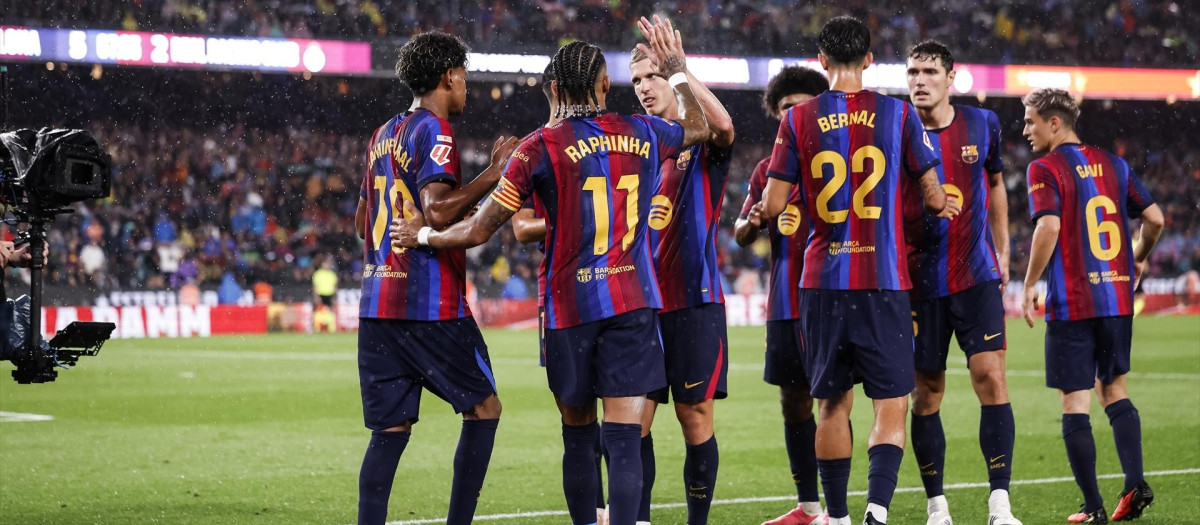 Los jugadores del FC Barcelona, en un partido en el Camp Nou