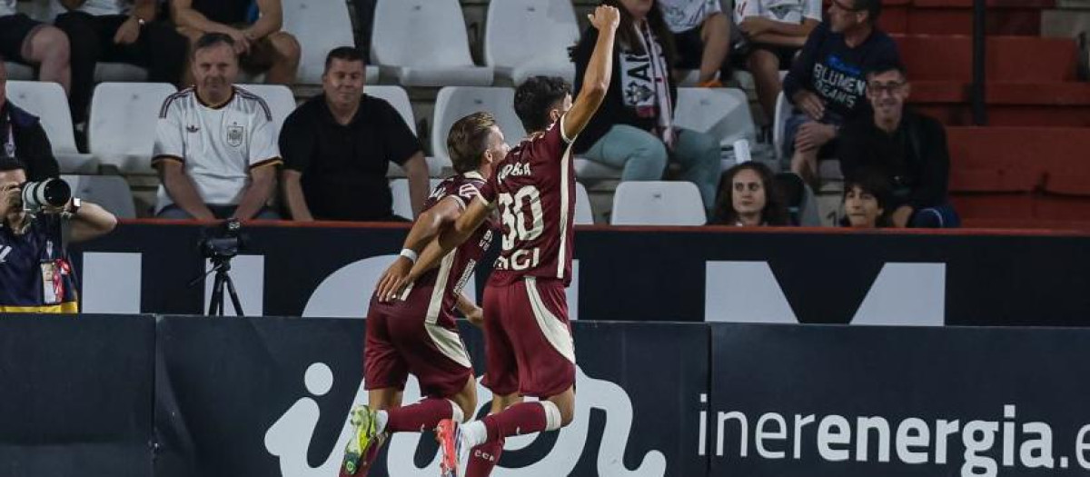 Isma Ruiz y Budesca celebrando la acción del empate
