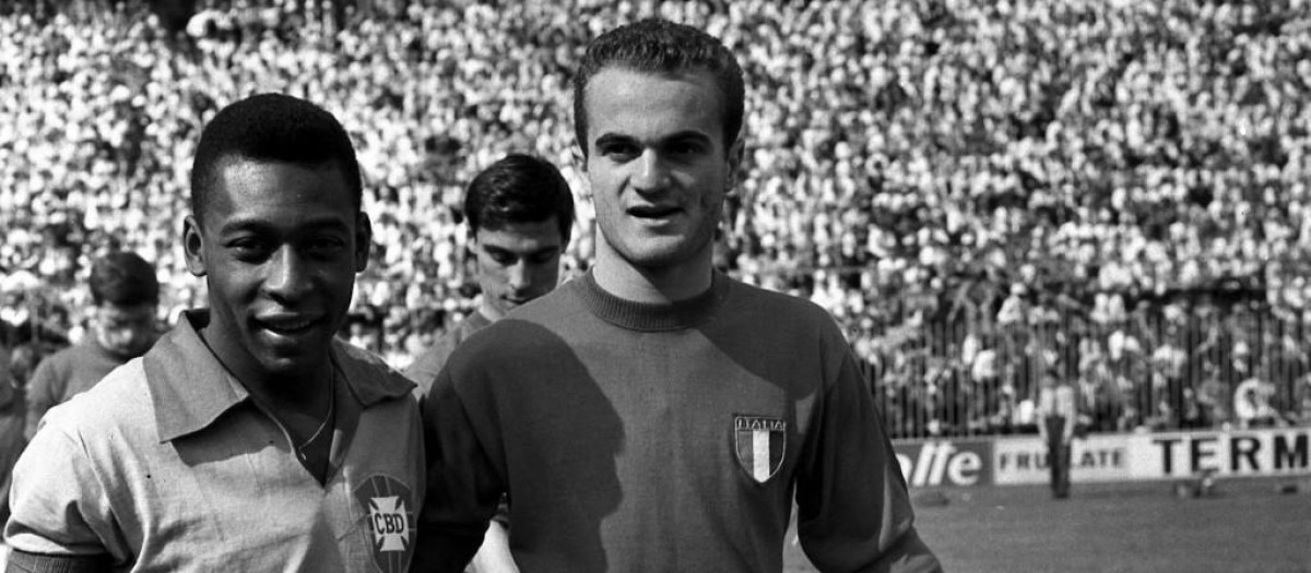 Sandro Mazzola junto con Pelé