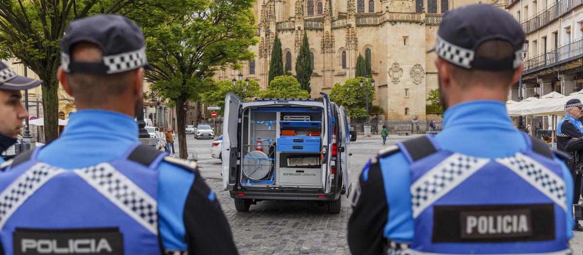 Dos agentes de la Policía Local de Segovia, en una imagen de archivo