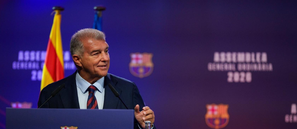 El presidente del FC Barcelona, Joan Laporta, en su discurso en la Asamblea General Ordinaria 2026

REMITIDA / HANDOUT por FCB
Fotografía remitida a medios de comunicación exclusivamente para ilustrar la noticia a la que hace referencia la imagen, y citando la procedencia de la imagen en la firma
19/9/2026