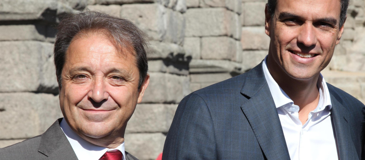Juan Luis Gordo, Pedro Sánchez y la exalcaldesa de Segovia, Clara Luquero, junto al acueducto romano, en 2014