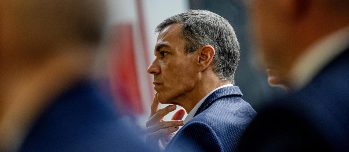 El presidente del Gobierno, Pedro Sánchez, durante su visita a las instalaciones del Instituto de Ciencias Matemáticas