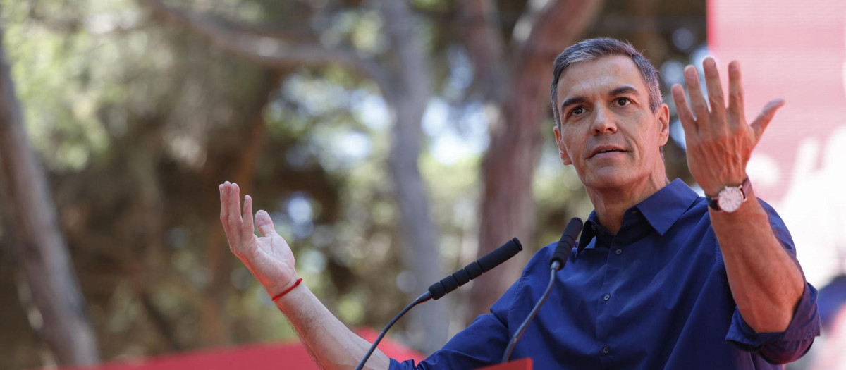 El presidente del Gobierno, Pedro Sánchez, en la Fiesta de la Rosa del PSC en Gavà (Barcelona)