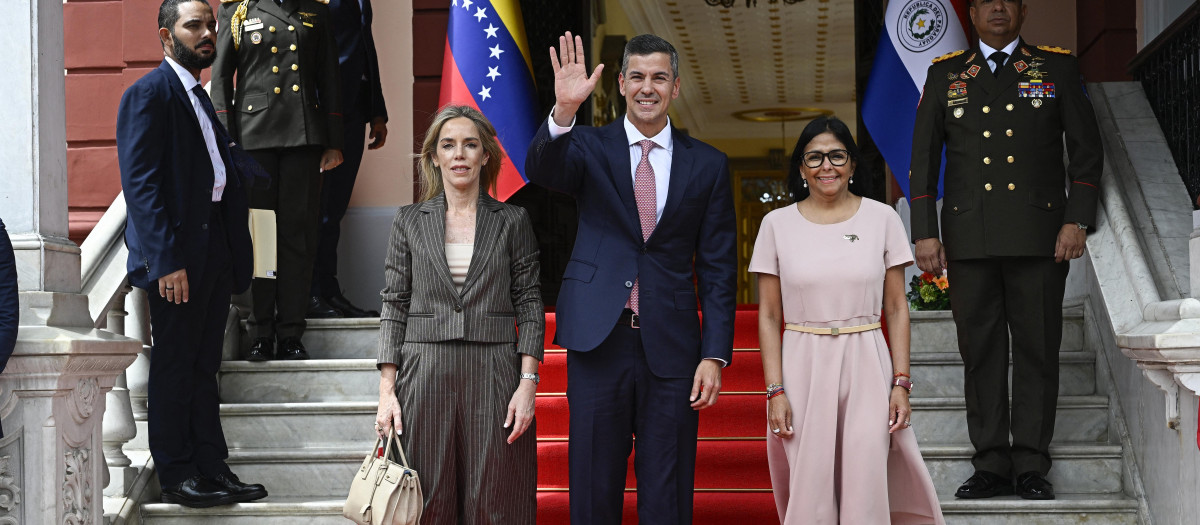 El presidente de Paraguay Santiago Peña y Delcy Rodriguez en Caracas