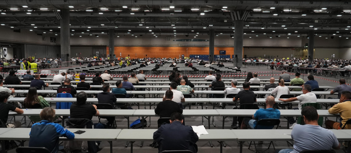 Aspirantes a conductor de la EMT durante el proceso de selección