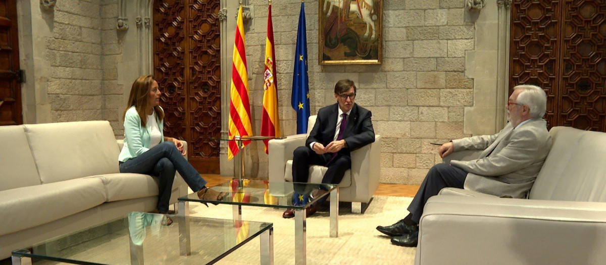 Reunión del presidente de la Generalitat Salvador Illa con la consellera Esther Niubó y el presidente del Consell d'Educació de Catalunya Joan Manuel Del Pozo