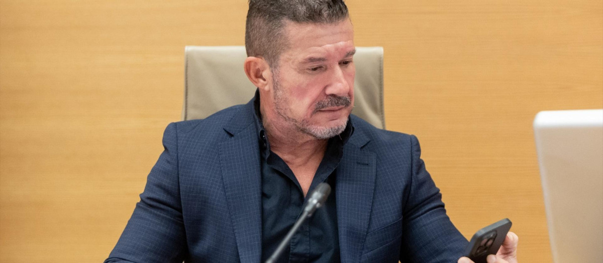Imagen tomada este lunes de Emilio Argüeso compareciendo en la comisión de investigación de la dana en el Congreso de los Diputados