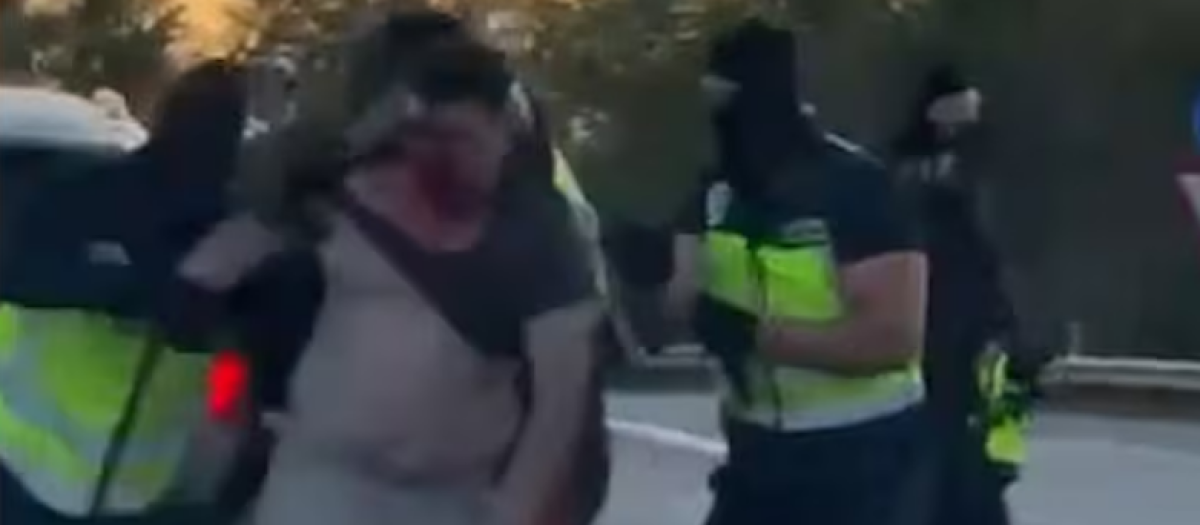 Cinco falsos policías dan una paliza y secuestran a un conductor