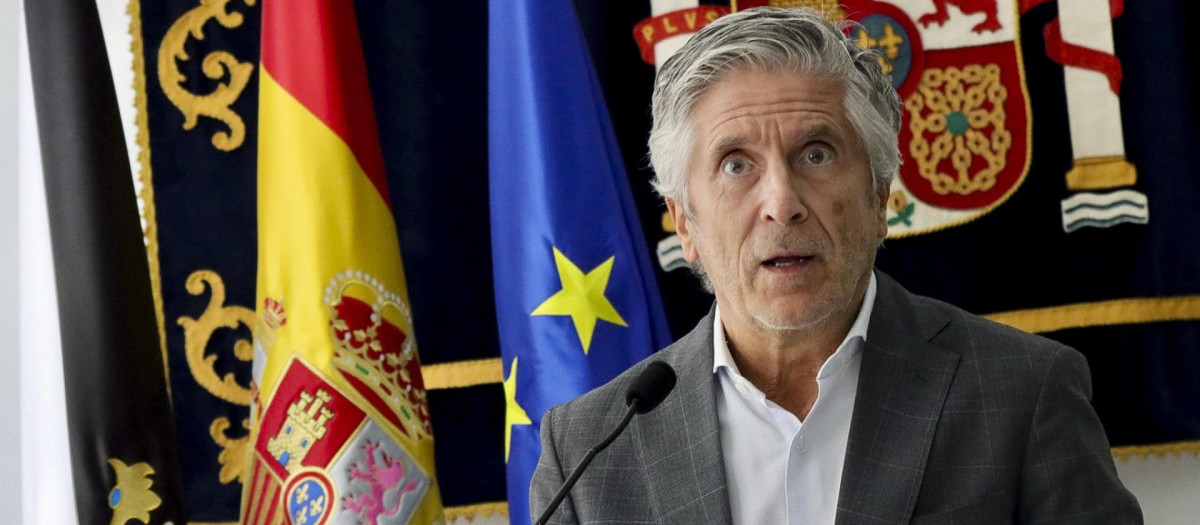 El ministro del Interior, Fernando Grande-Marlaska, durante su comparecencia ante los medios en la sede de la delegación del gobierno en Ceuta