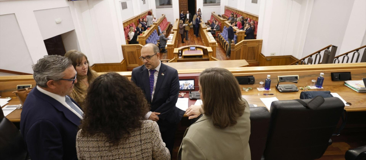 (Foto de ARCHIVO)
Pleno en las Cortes

REMITIDA / HANDOUT por CORTES CLM
Fotografía remitida a medios de comunicación exclusivamente para ilustrar la noticia a la que hace referencia la imagen, y citando la procedencia de la imagen en la firma
13/11/2025
