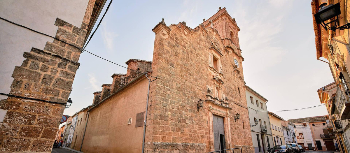 Imagen de la iglesia dedicada a San Francisco de Asís en La Granja de la Costera