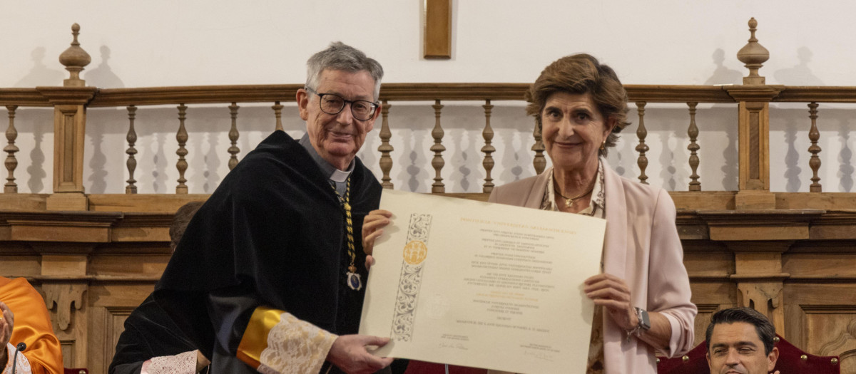 La Universidad Pontificia de Salamanca entrega la Medalla de Oro a María San Gil Noain