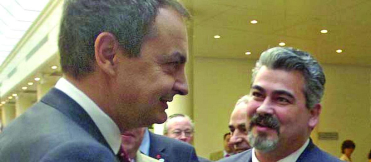 Yahya Yahya con el ex presidente del Gobierno José Luis Rodríguez Zapatero.

REMITIDA / HANDOUT por COMISIÓN DE AMISTAD HISPANO-MARROQUI
Fotografía remitida a medios de comunicación exclusivamente para ilustrar la noticia a la que hace referencia la imagen, y citando la procedencia de la imagen en la firma
09/5/2026
