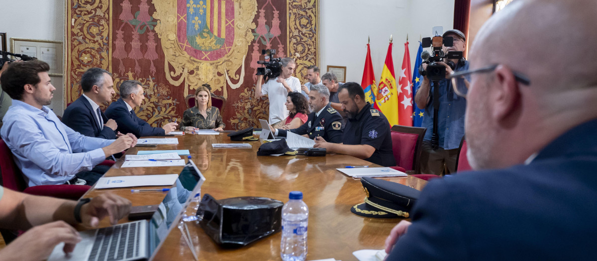 El delegado del Gobierno en la Comunidad de Madrid, Francisco Martín, y la alcaldesa de Alcalá de Henares, Judith Piquet