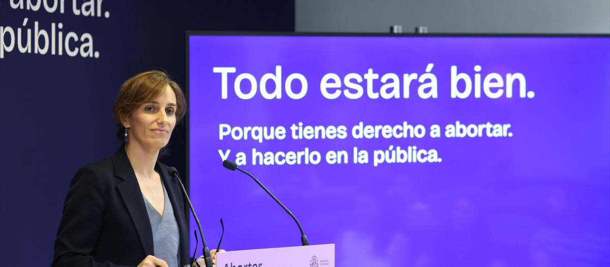 La ministra de Sanidad, Mónica García, durante la presentación de la campaña del aborto