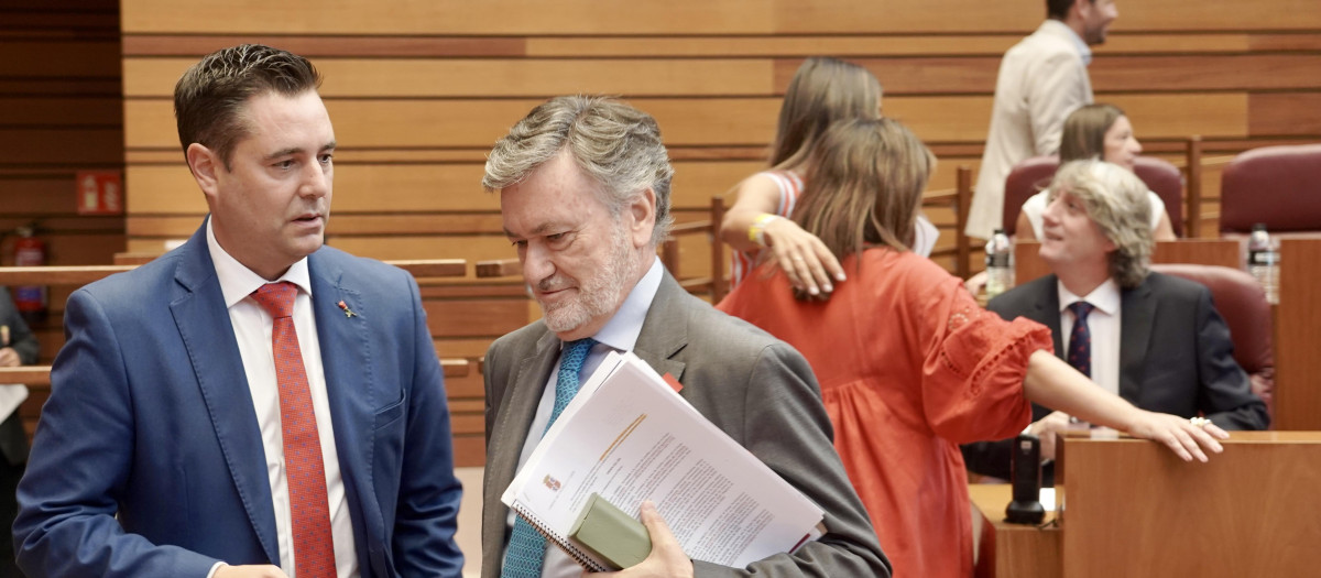 El presidente de las Cortes de Castilla y León, Francisco Vázquez, y el secretario de Organización del PSOECyL, Daniel de la Rosa