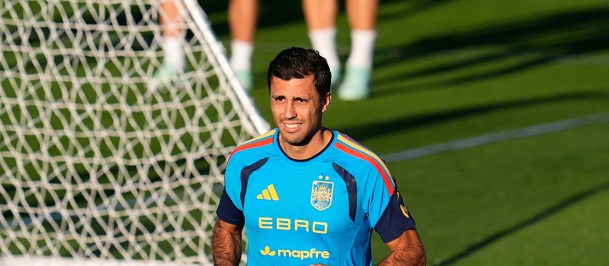 Rodri Hernández durante un entrenamiento reciente con la selección española