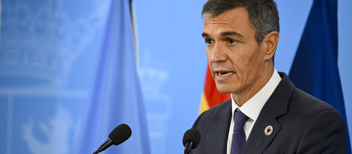 La extraña actitud de Pedro Sánchez al ser preguntado por el juicio a su mujer