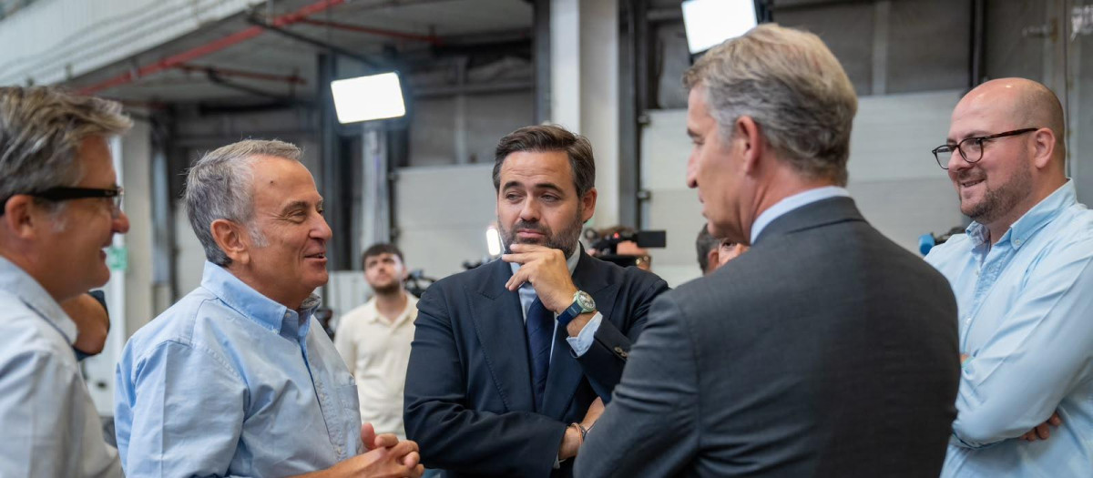 Alberto Núñez Feijóo junto a Paco Núñez y empresarios de Alovera (Guadalajara)