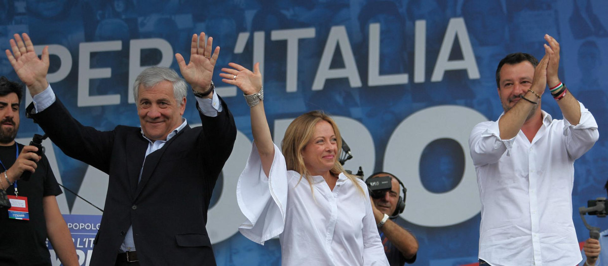 Matteo Salvini, Antonio Tajani (de Forza Italia) y Giorgia Meloni