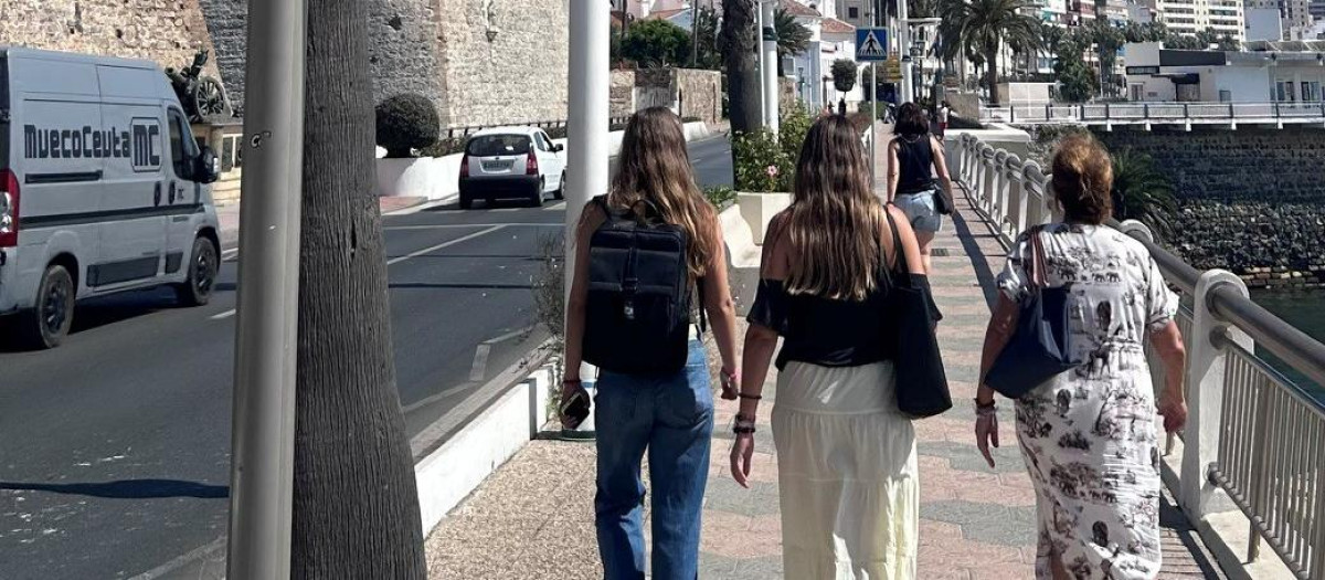 Los alumnos y profesores han regresado al campus ceutí, aunque algunos procuran organizarse para acompañarse