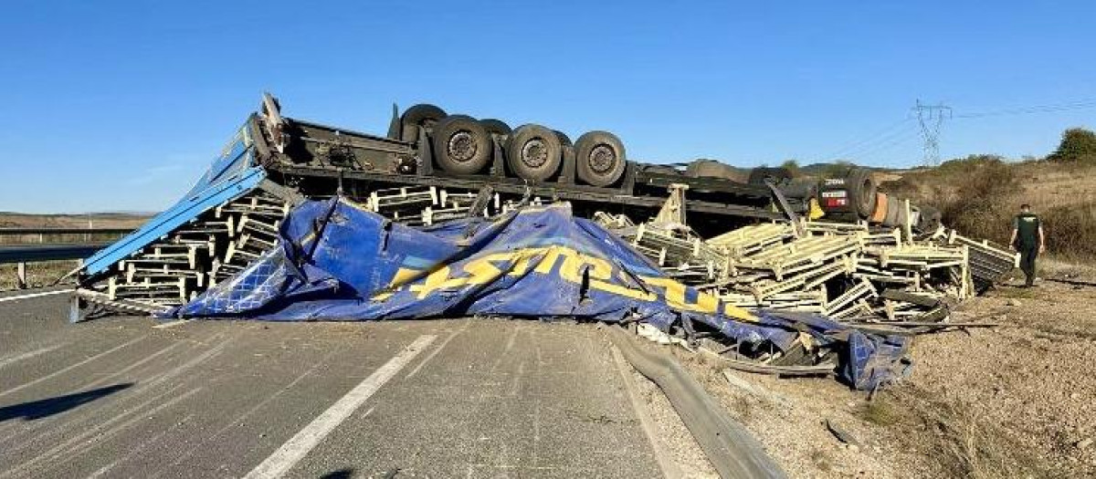 Accidente de tráfico en el kilómetro 111 de la A-67, en Aguilar de Campoo (Palencia), en el que han fallecido dos personas