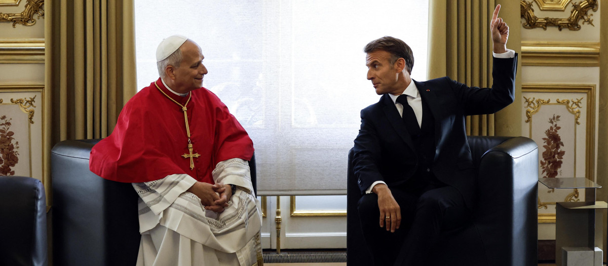 León XIV y Macrón en su reunión a puerta cerrada antes de que el Papa se encontrara con el cuerpo diplomático