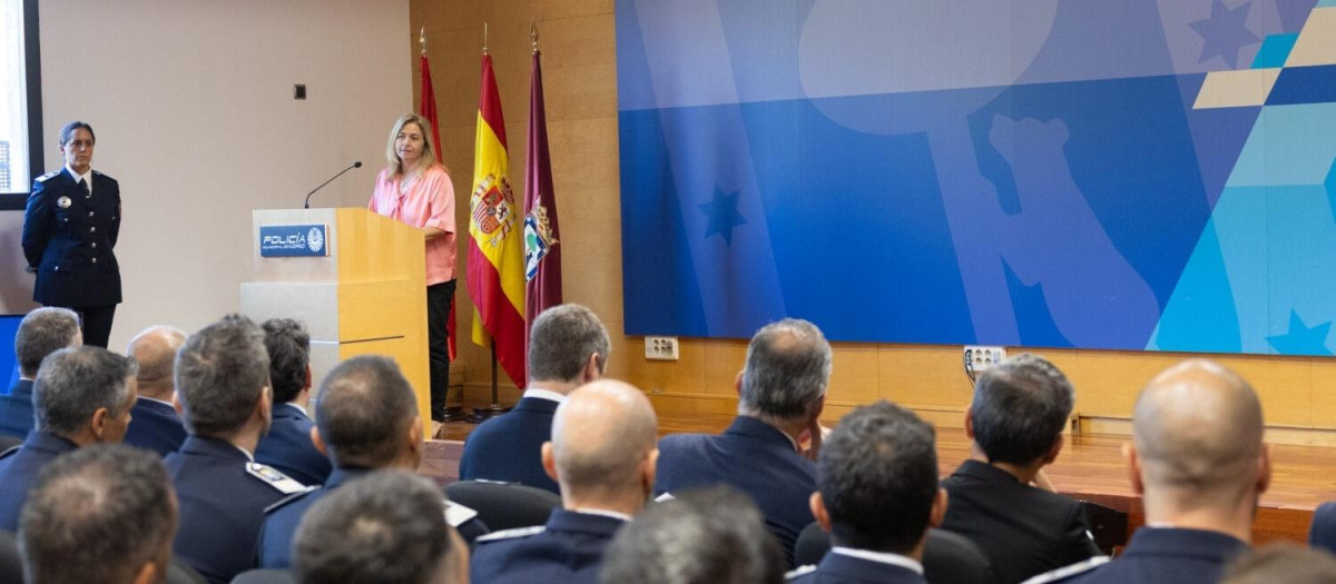 La vicealcaldesa de Madrid y delegada de Seguridad y Emergencias, Inma Sanz, preside la entrega de despachos de la XIV promoción de inspectores de Policía Municipal de Madrid