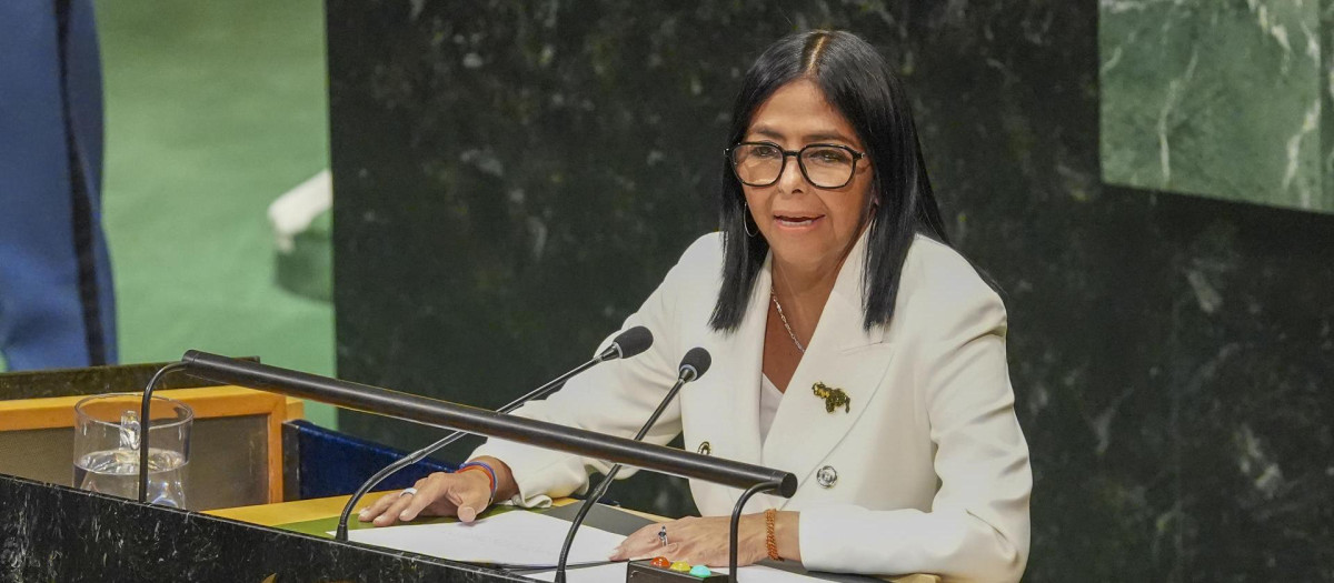 FOTODELDÍA AMDEP2882. NUEVA YORK (ESTADOS UNIDOS), 23/09/2026.- La presidenta encargada de Venezuela, Delcy Rodríguez, habla durante la 81ª Asamblea General de Naciones Unidas este miércoles, en Nueva York (Estados Unidos). Rodríguez reivindicó el histórico acuerdo petrolero con Estados Unidos firmado el pasado 28 de agosto como uno de los "más grandes jamás suscrito". EFE/ Ángel Colmenares