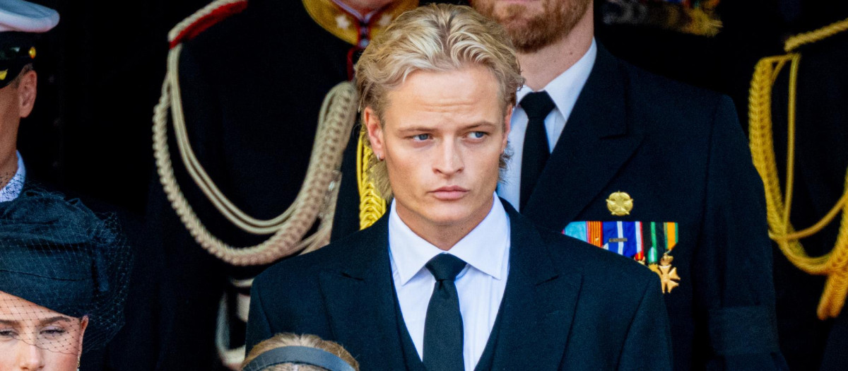 Marius Borg Høiby en el funeral del Rey Harald V de Noruega