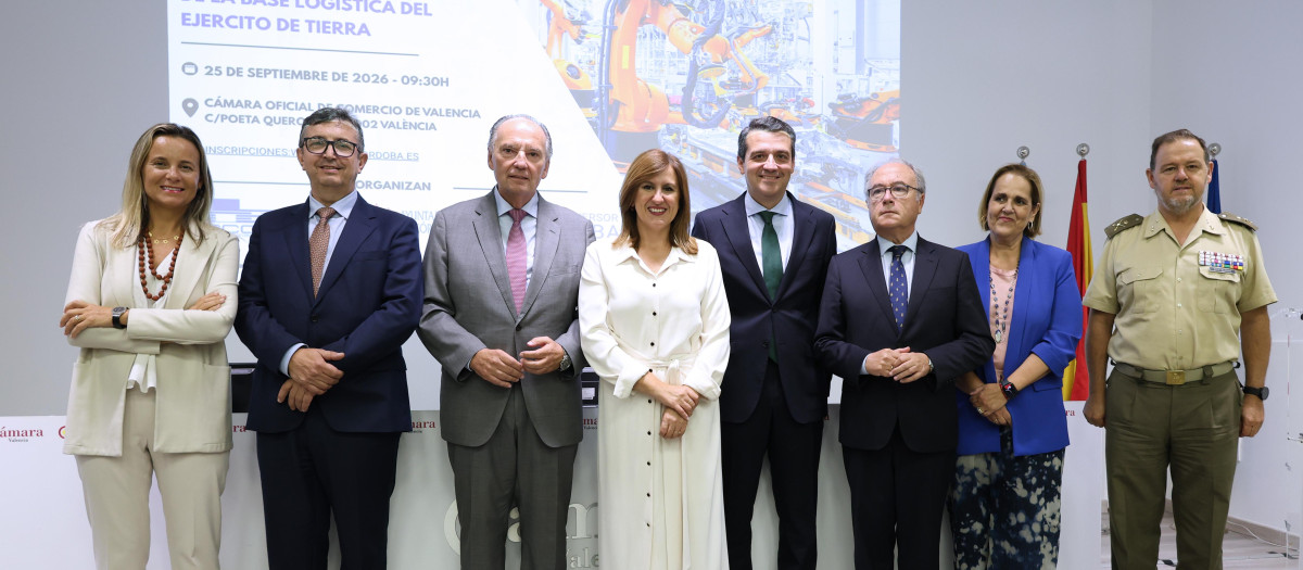 Imagen tomada este viernes de, de izquierda a derecha, Paula Llobet, Vicente Lafuente,José Vicente Morata,María José Catalá, Jose Mª Bellido, Anotnio Díaz,  Blanca Torrent y Enrique Ruiz