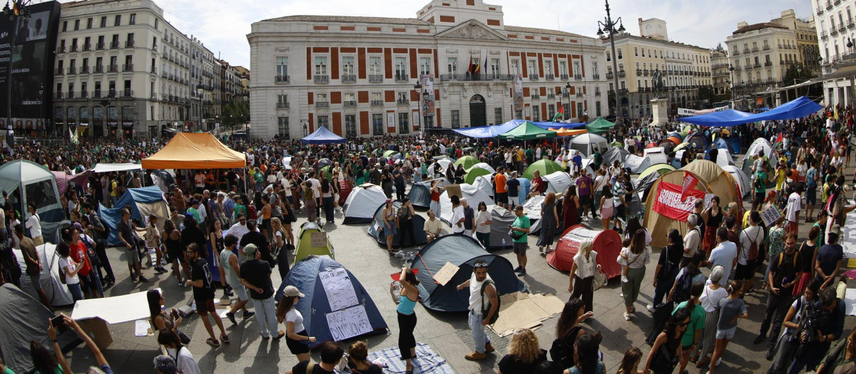 Tiendas de campaña desde ayer sábado la madrileña Puerta del Sol