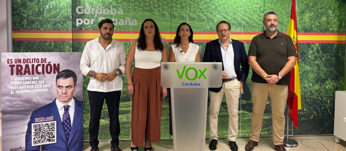 Cargos de Vox en Córdoba, en la presentación de la recogida de firmas