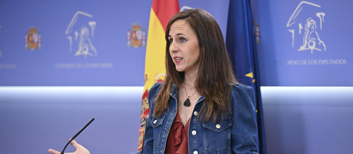 La diputada de Podemos Ione Belarra ofrece una rueda de prensa