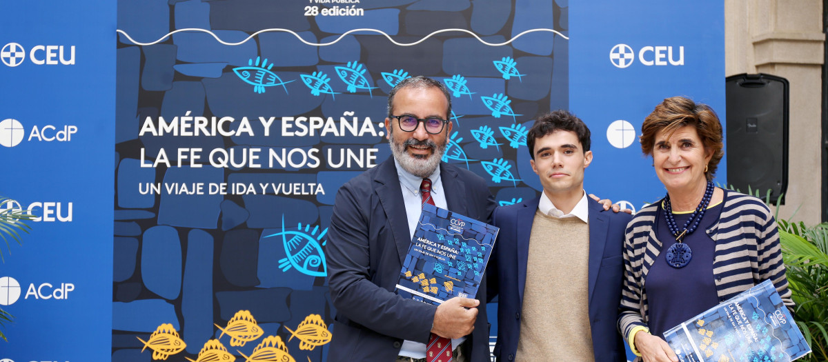 Pablo Velasco, Carlos Figuero y María San Gil, esta mañana, en la presentación del congreso