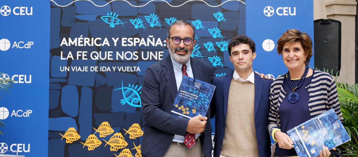 Pablo Velasco, Carlos Figuero y María San Gil, esta mañana, en la presentación del congreso