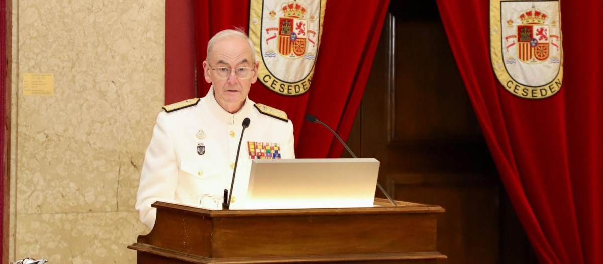 El JEMAD, almirante general López Calderón, asiste a la presentación del libro ‘Misión Oriente Medio’, de la colección ‘Boinas Verdes Españoles’.