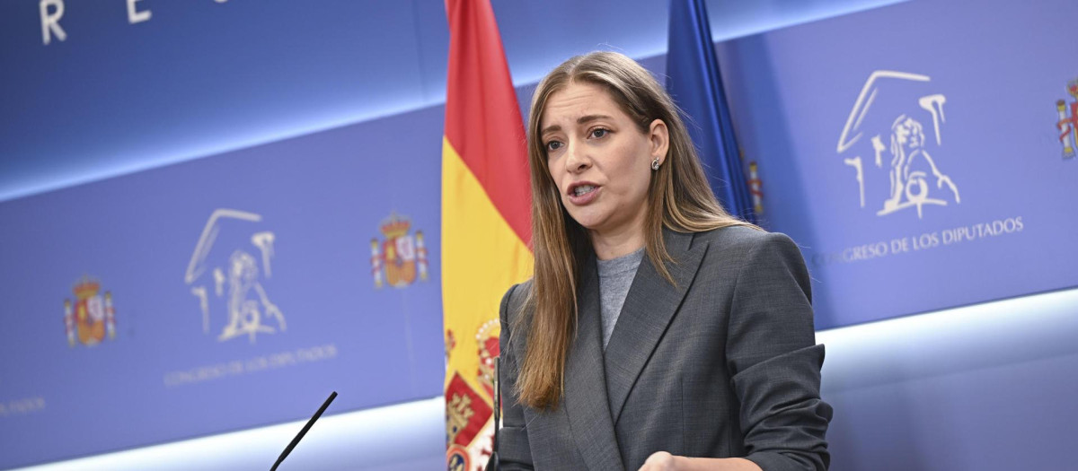 La portavoz del PP en el Congreso, Ester Muñoz, ofrece una rueda de prensa en el Congreso