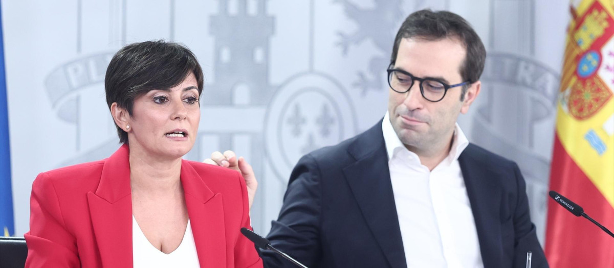 La ministra de Vivienda y Agenda Urbana, Isabel Rodríguez, y el vicepresidente primero y ministro de Economía, Comercio y Empresa, Carlos Cuerpo