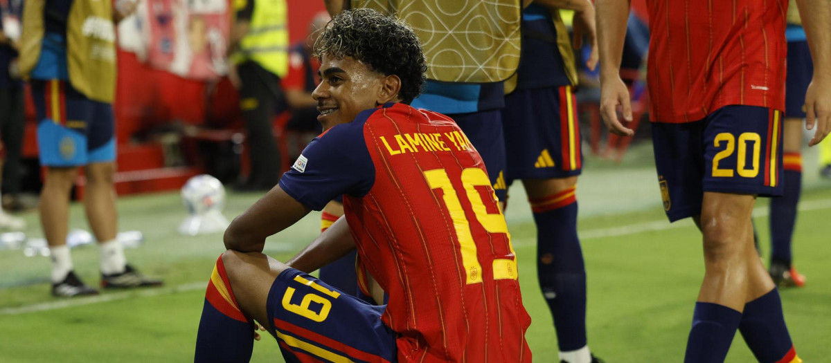Lamine Yamal celebra uno de sus goles ante Croacia