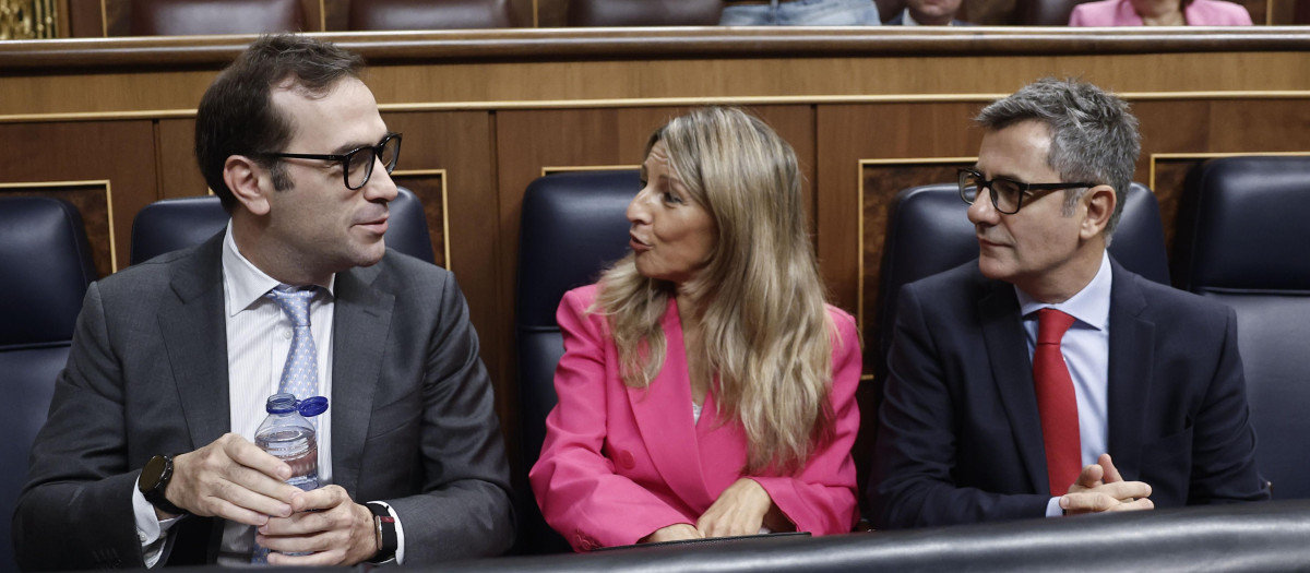 Los vicepresidentes Carlos Cuerpo y Yolanda Díaz y el ministro Félix Bolaños, este miércoles en el Congreso