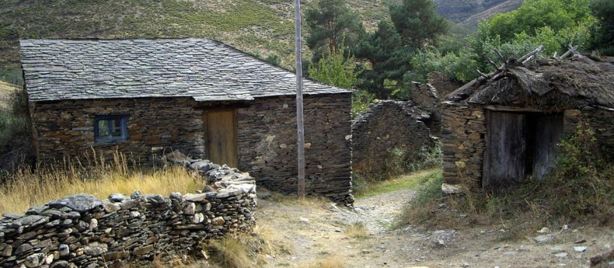 Una vivienda de Villarino, en el municipio leonés de Truchas