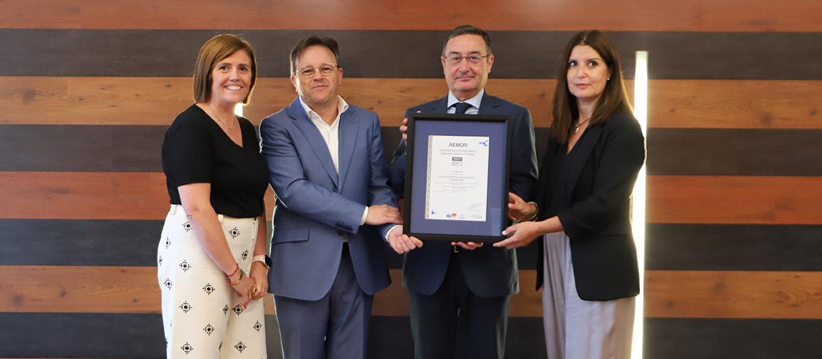 Imagen del recibimiento del ISO Seguridad y Salud