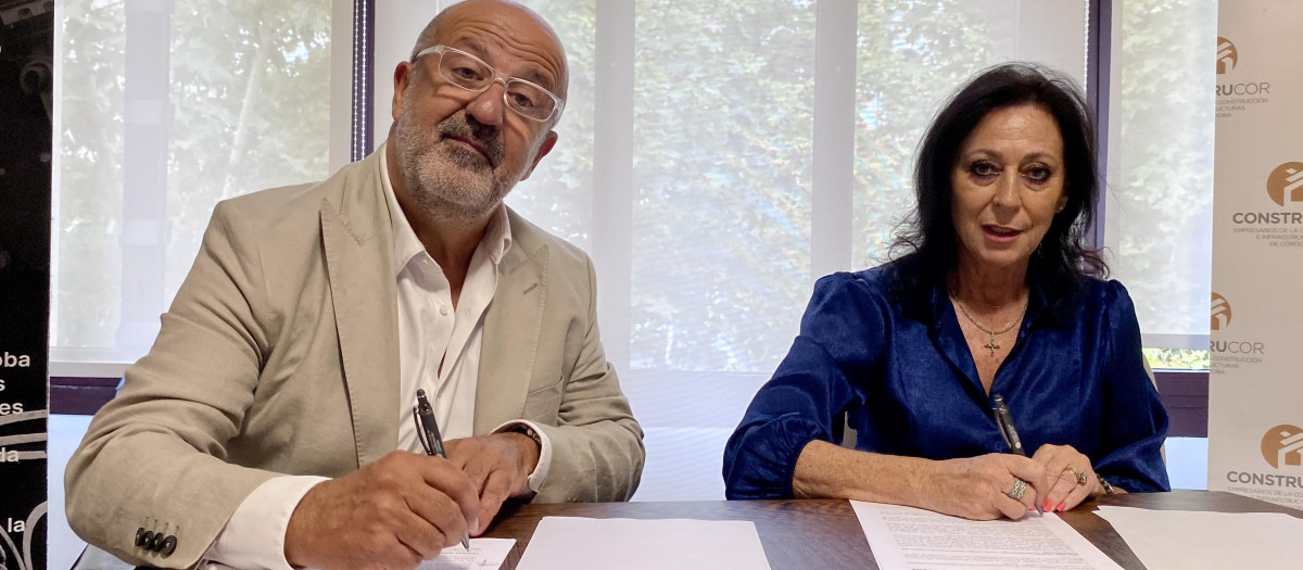 Víctor Díaz y María Dolores Jiménez firman el acuerdo