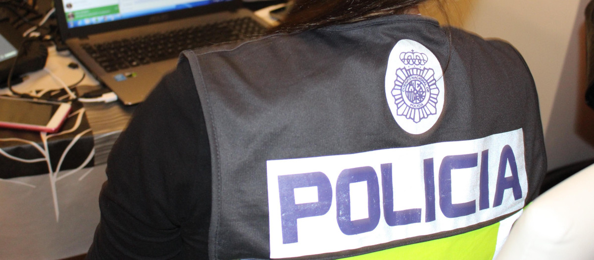 Imagen de archivo de una agente de la Policía Nacional