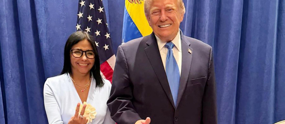 This handout picture released by the Venezuelan Presidency press office shows Venezuela's interim President Delcy Rodriguez and U.S. President Donald Trump posing for a picture during a meeting in New York on September 22, 2026. Venezuela's interim president, Delcy Rodriguez, described her meeting with U.S. President Donald Trump in New York on September 22 as "historic." (Photo by Handout / Venezuelan Presidency / AFP) / RESTRICTED TO EDITORIAL USE - MANDATORY CREDIT "AFP PHOTO /  VENEZUELAN PRESINDENCY / HANDOUT /  " - NO MARKETING NO ADVERTISING CAMPAIGNS - DISTRIBUTED AS A SERVICE TO CLIENTS