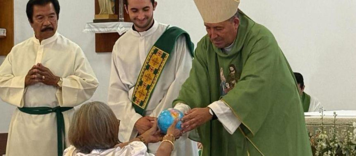 Monseñor Ribas durante la eucaristía celebrada en la iglesia de la Sagrada Familia, en Sant Antoni.