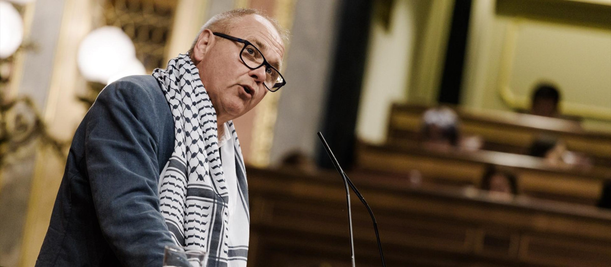 El diputado de Sumar Félix Alonso interviene durante un pleno en el Congreso