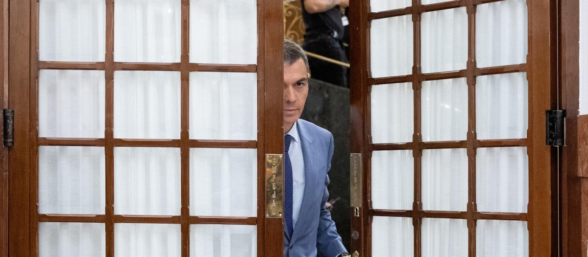 El presidente del Gobierno, Pedro Sánchez, a su salida de una sesión de control al Gobierno